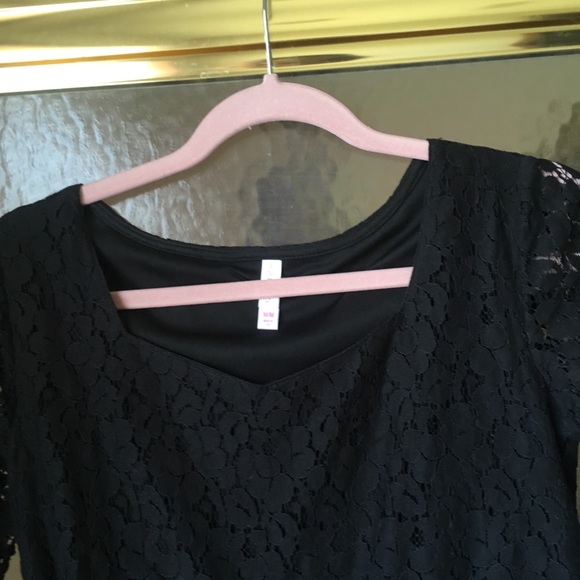 Black lace dress - Picture 2 of 4